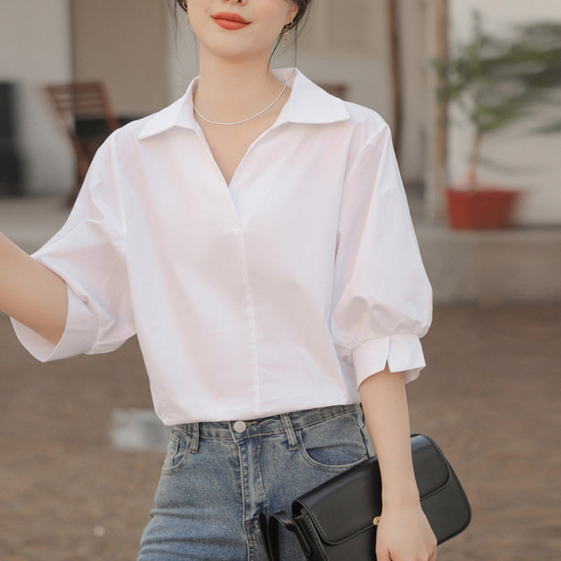 Relaxed White Lapel Shirt with V-Neck and Lantern Sleeves